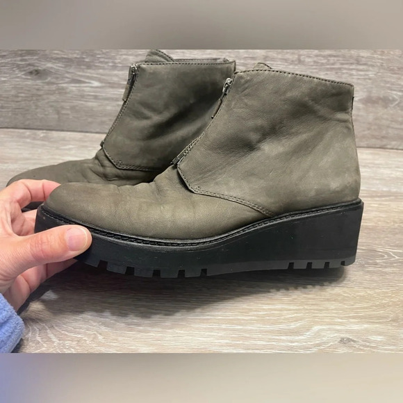 Eileen Fisher Casey‎ Taupe Tumbled Nubuck Chukka Bootie Size 8 - Picture 5 of 12
